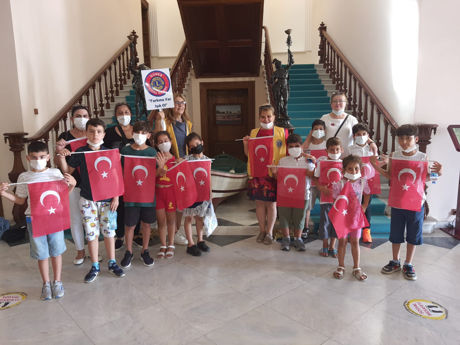 Çocuklar, Atatürk Müzesi’ni gezdi