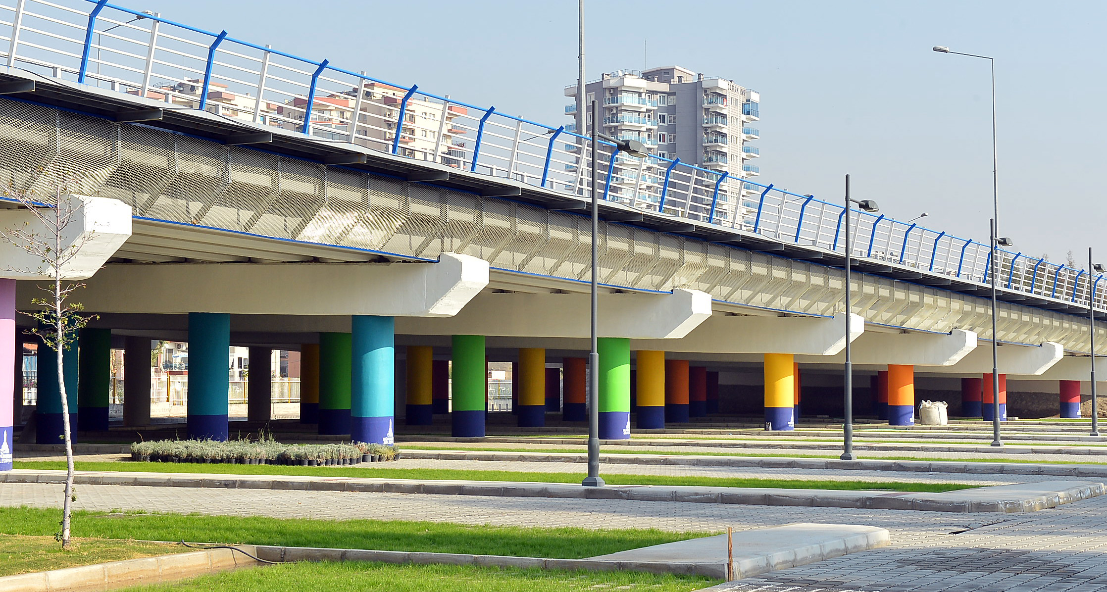 Köprüaltına “renk” geldi