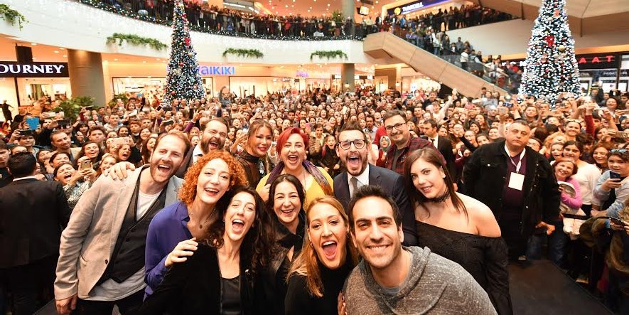 İZMİR’DE “GÖRÜMCE" KAHKAHASI!