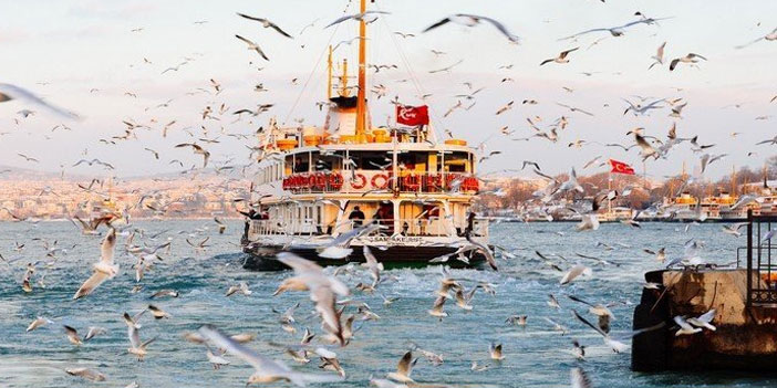 İzmirli Yazarlardan Vapur Hikayeleri