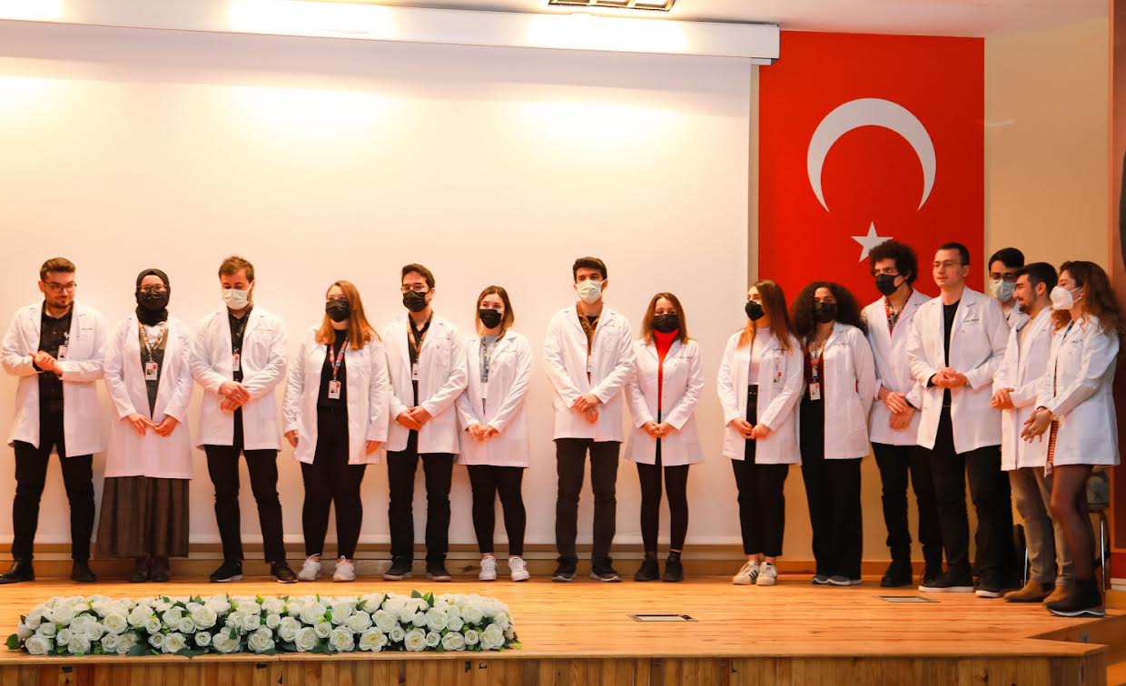 Dr. Kızıloğlu “İyi bir hekim olmanın yolu başta insanı sevmekten geçer”