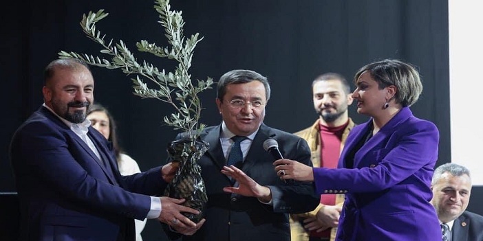 BEN DEĞİL, BİZ DUYGUSUYLA YÖNETECEĞİZ