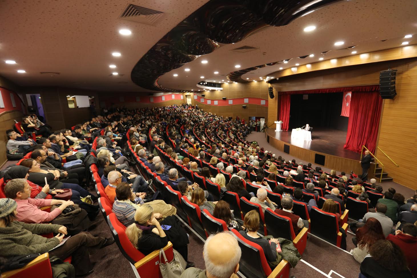 Güzelbahçe’de İlber Ortaylı izdihamı