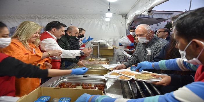 İftar verdi diş kirası olarak kahve dağıttı