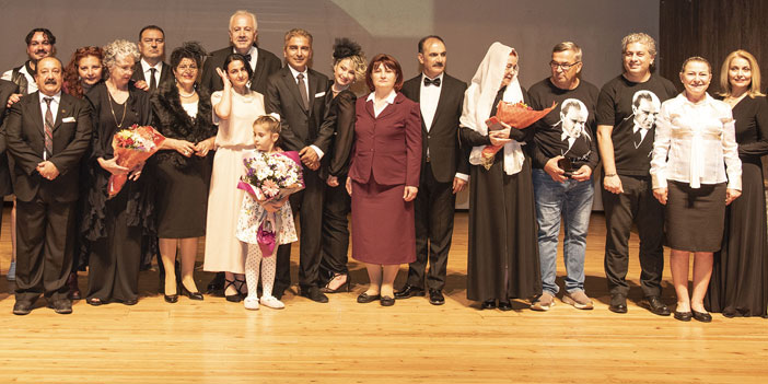 Atatürk’ün Adımlarıyla Karşıyaka oyununa büyük ilgi!