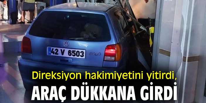 Direksiyon hakimiyetini yitiren sürücü araçla dükkana girdi