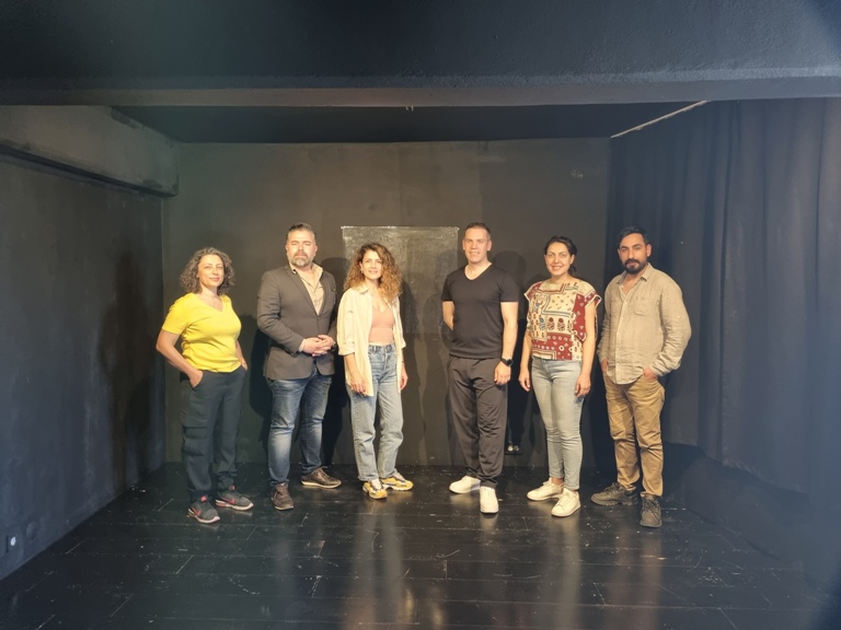 6 Üstü Tiyatro, kendi sahnesini açtı