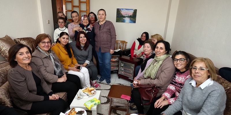 Başkan'dan çat kapı ev ziyareti