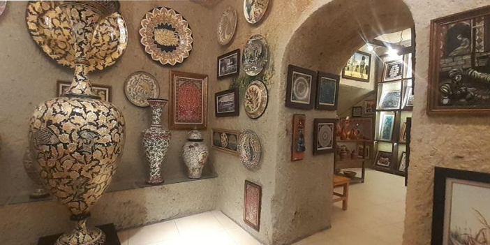 Ata mirasını 2 metrelik vazoyla yüceltti