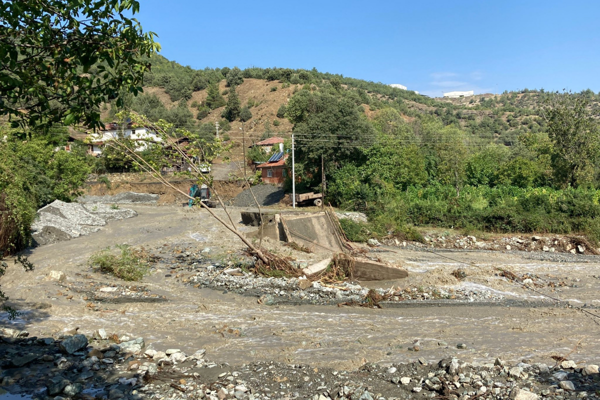 Köye ulaşım kapandı