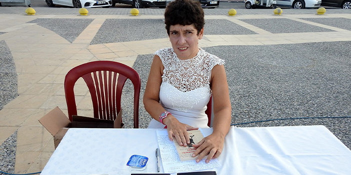 Önündeki engelleri yazarak aştı ve okuyucularıyla buluştu