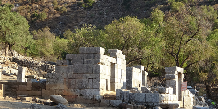 Apollon kazıları tarihe ışık tutuyor