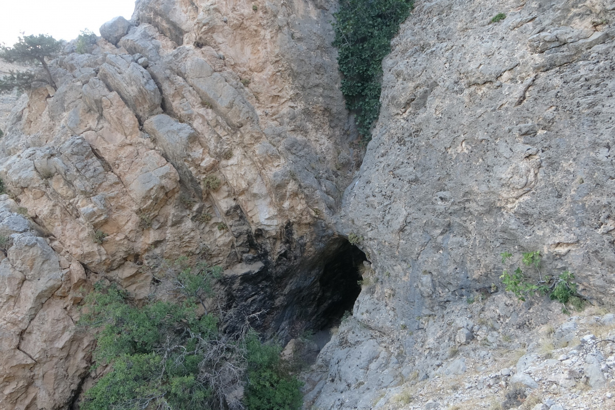 Bu mağaraya kimse giremiyor