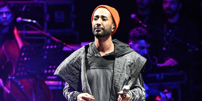 Yeni şarkı müjdesini İzmir'de verdi