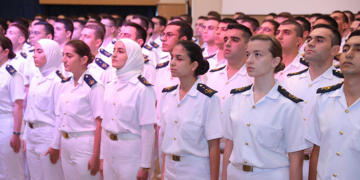 Denizciler bröve taktı