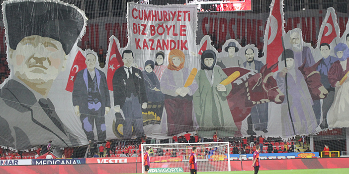 Göztepe taraftarından 29 Ekim koreografisi