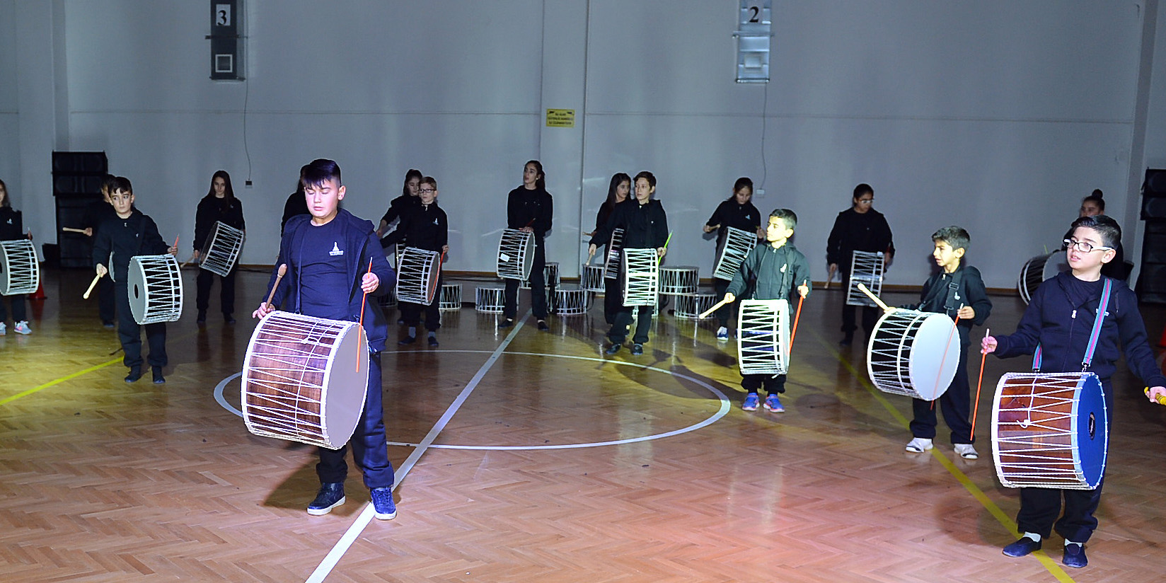 Profesyonellere taş çıkardılar