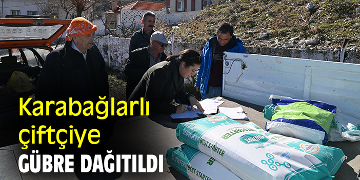 Karabağlarlı çiftçiye gübre dağıtıldı