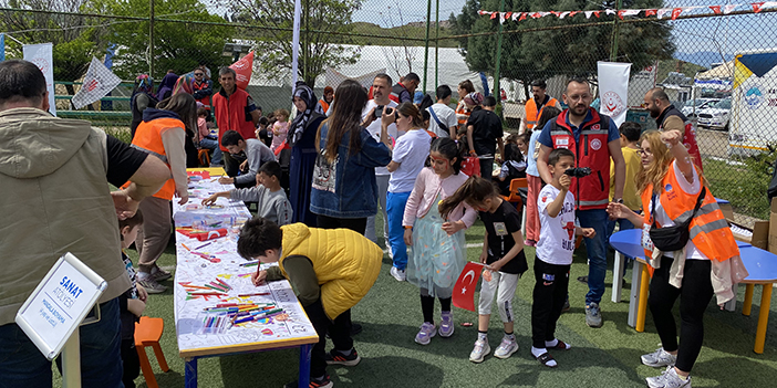 Koç Topluluğundan depremzede çocuklara destek