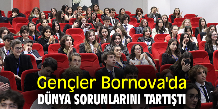 Gençler Bornova'da dünya sorunlarını tartıştı