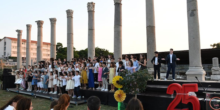 Tarihi mekanda dünya melodileri