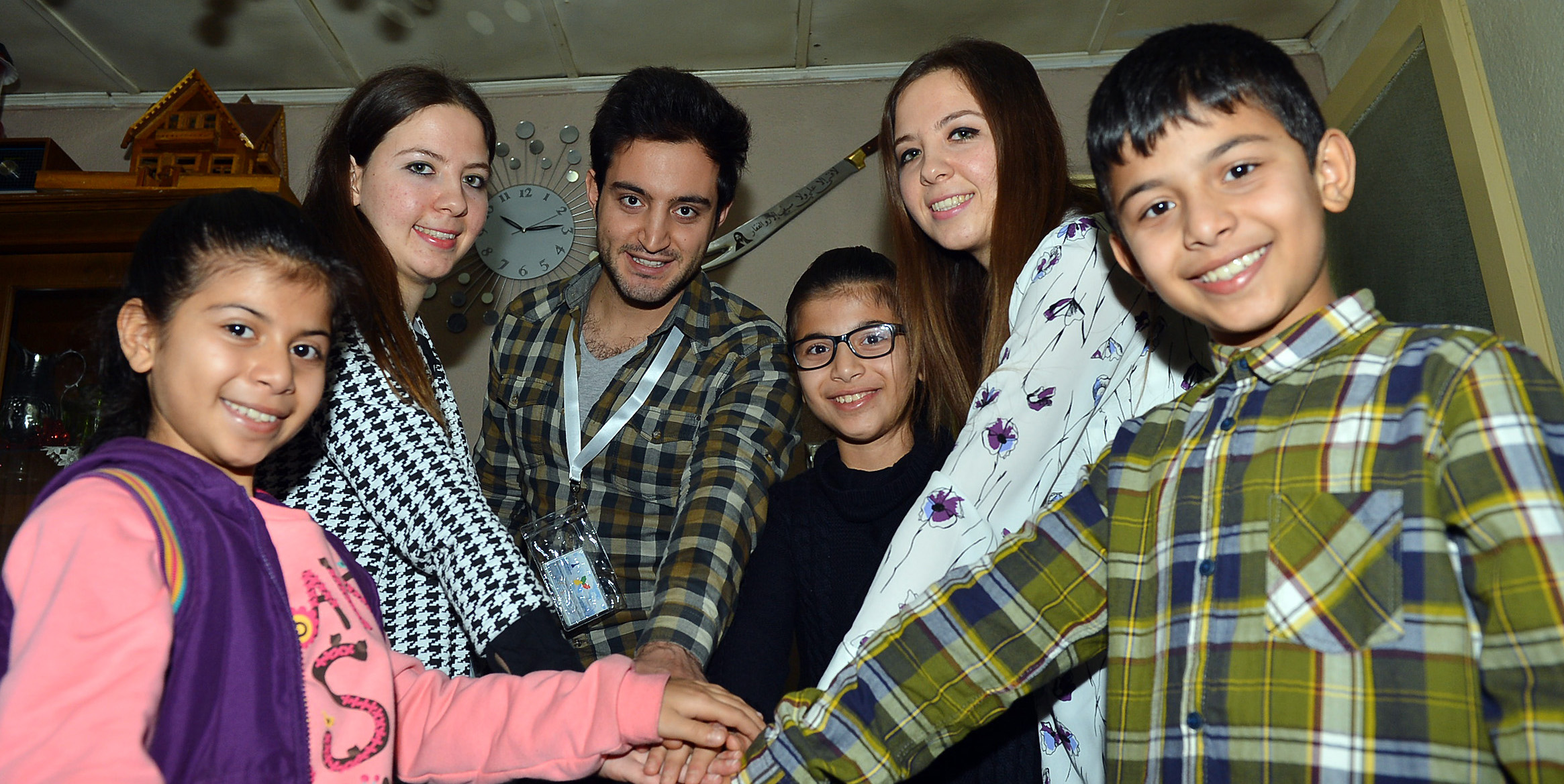 Üçüz kardeşlere “ikiz abla” sürprizi