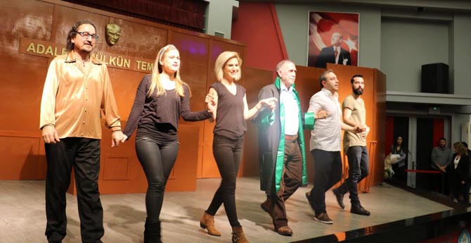 ‘Her Aşk Biraz Komiktir’ Kahkahaya Boğdu 