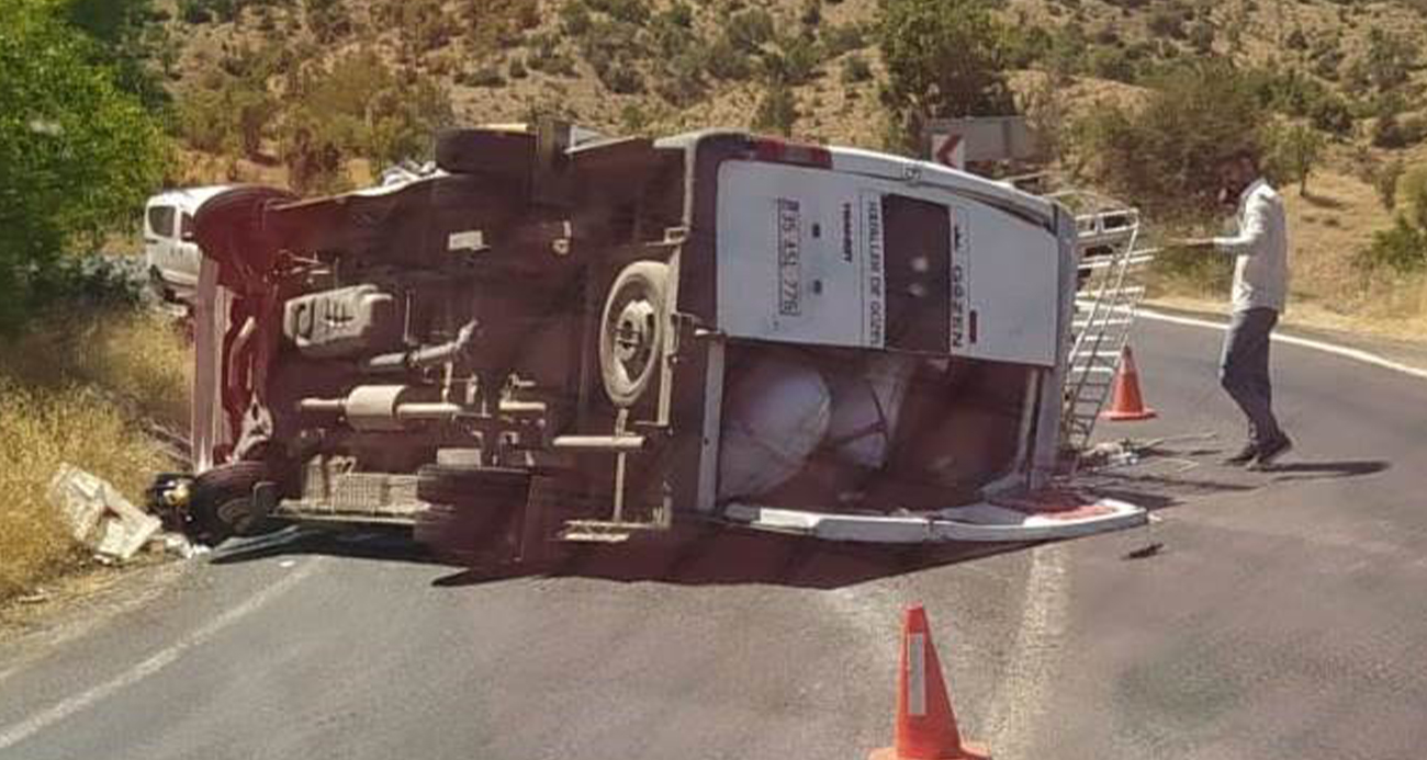 Minibüs devrildi: 10 yaralı