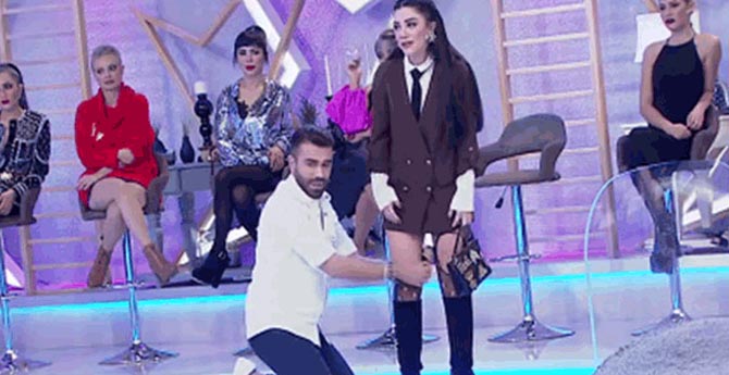 Canlı Yayında Öyle Bir Şey Yaptı ki...