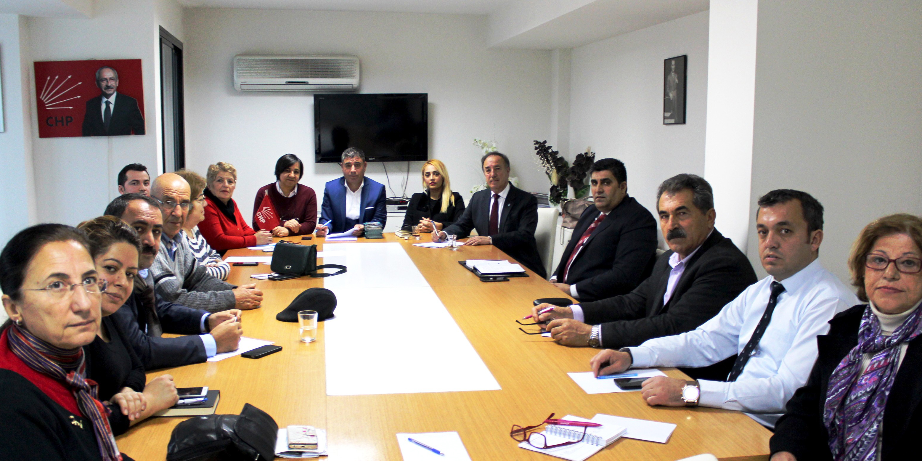 CHP İzmir, "Esnaf Masası" kurdu