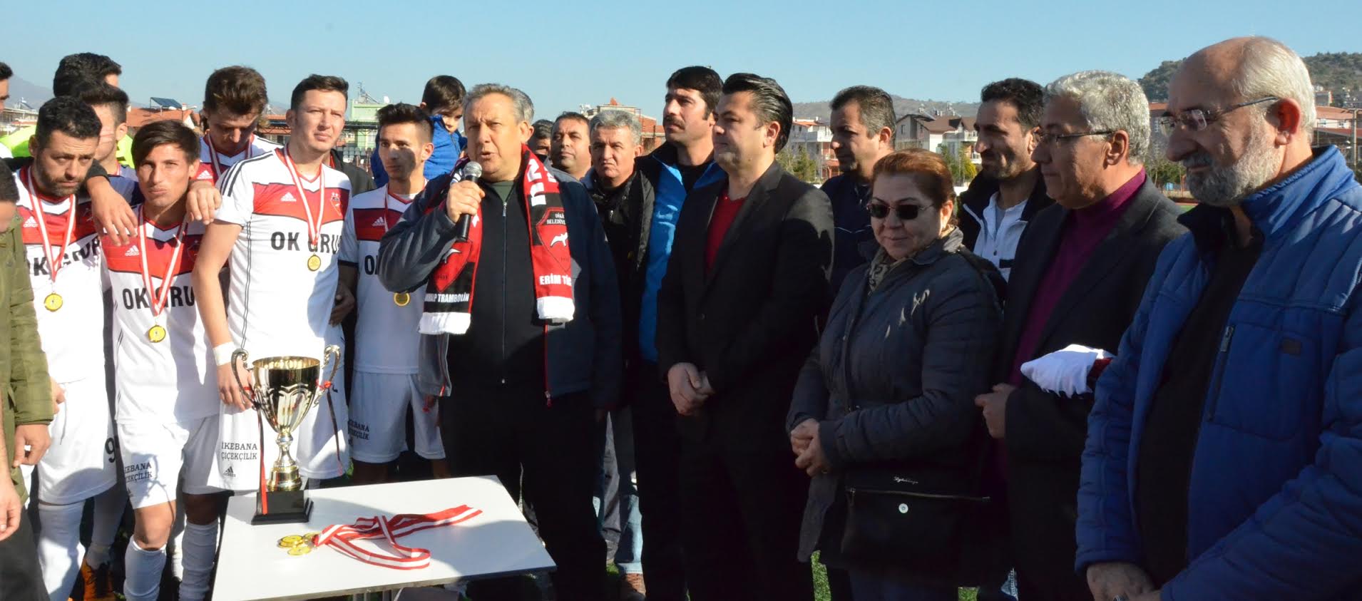 Dikili Belediyespor namağlup şampiyon oldu