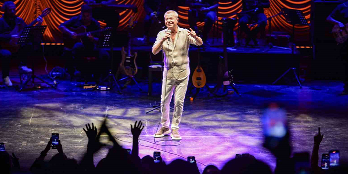 Senfonik şarkılarıyla Efes'e geliyor!