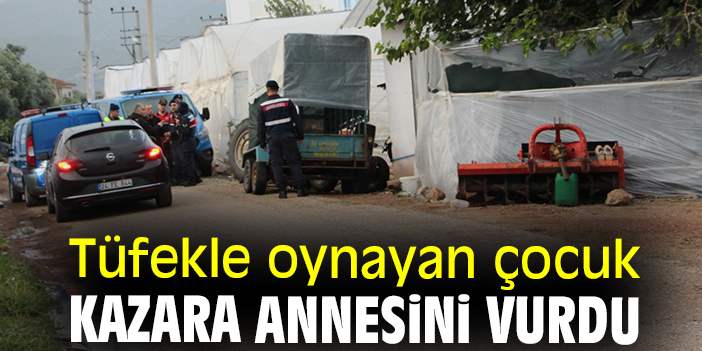 Tüfekle oynayan çocuk kazara annesini vurdu
