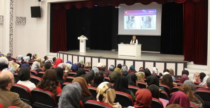 Raife Cebeci: Montessori’de Çocuklar Kendi Topluluklarını İdare Etmeyi Öğrenirler