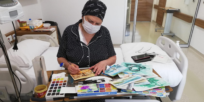 Yaşamını resimleriyle anlatıyor