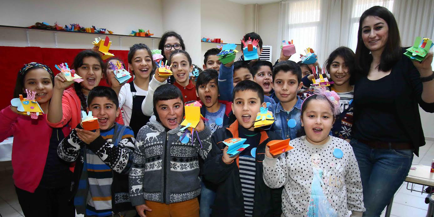 Bayraklı’da çocuklar eğlenerek öğreniyor