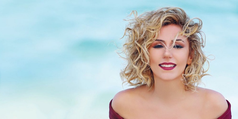 AYŞE ÇINAR’IN “KALBİMİN ÇARESİ” KLİBİNDE MONİCA MOLİNA SÜRPRİZİ!