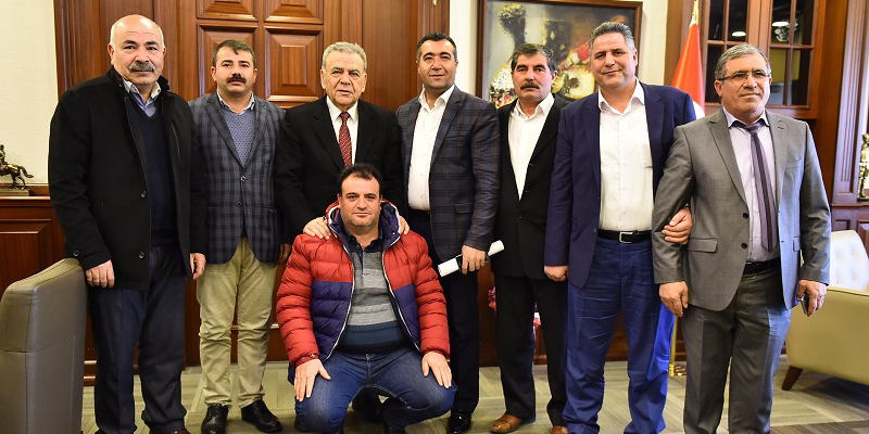 Etle tırnak gibiyiz