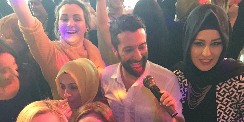 200 KADINLA BİRLİKTE EĞLENDİ