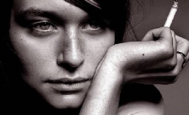 Sigara içen kadınlar dikkat!