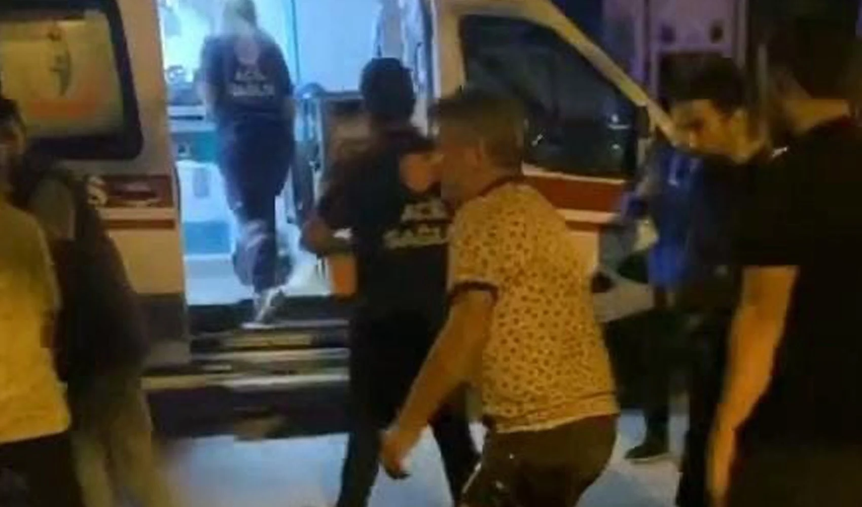 Arkadaşını bıçakla yaraladı