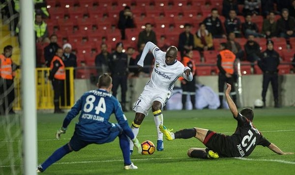 Fenerbahçe Gaziantepspor ile 1-1 berabere kaldı.