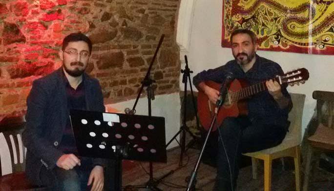 İzmir’de, sanatseverlerden şiir ve ezgilere büyük ilgi