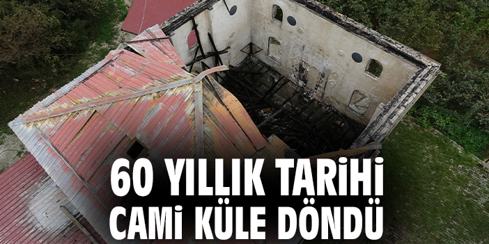 60 yıllık tarihi cami küle döndü!