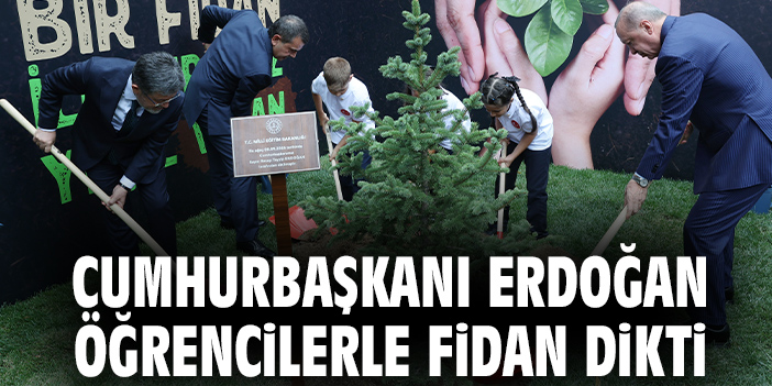 Cumhurbaşkanı Erdoğan öğrencilerle fidan dikti