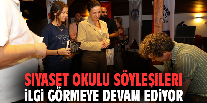 Efes Selçuk'ta siyaset söyleşileri ilgi çekiyor