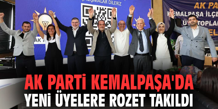 Ak Parti Kemalpaşa'da yeni üyelere rozet takıldı