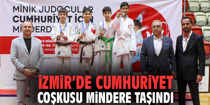 İzmir'de Cumhuriyet coşkusu mindere taşındı