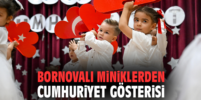 Bornovalı miniklerden Cumhuriyet gösterisi