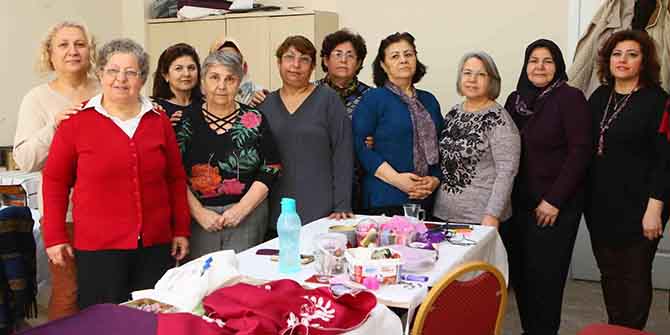 Bayraklı Belediyesi’nin kursları “terapi” yapıyor